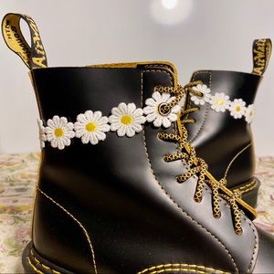 Daisy Anklet Chains for Boots & Skates